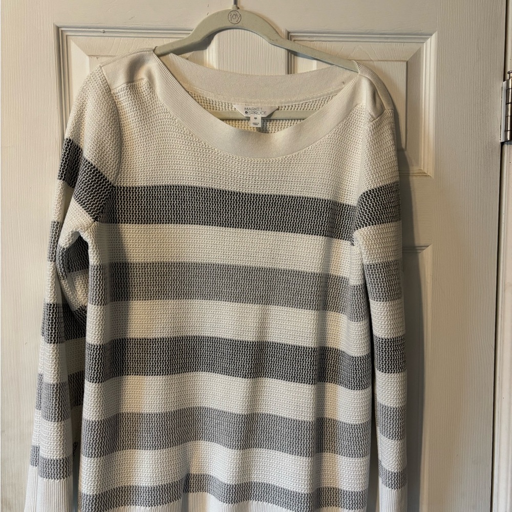 Market & Spruce Gray and White Crew Neck Sweater